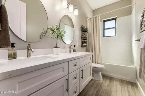 Bath - 1718 S 140th Pl, Gilbert, AZ 85295 photo 3 of 3
