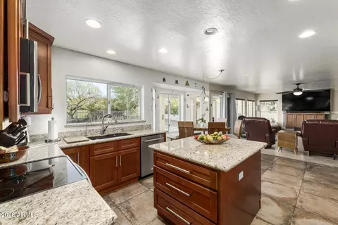 Kitchen - 4627 E La Mirada Way, Phoenix, AZ 85044 photo 3 of 3
