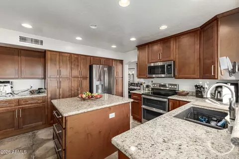 Kitchen - 4627 E La Mirada Way, Phoenix, AZ 85044 photo 2 of 3