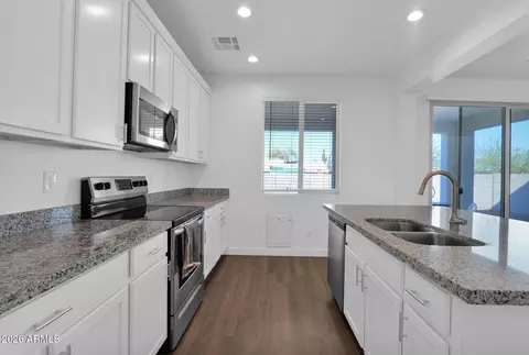 Kitchen - 5814 S Daisy Patch Pl, Phoenix, AZ 85040 photo 4 of 4