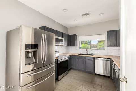 Kitchen - 1105 E Parkview Ct, Gilbert, AZ 85295 photo 1 of 3