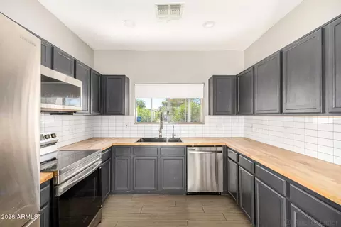 Kitchen - 1105 E Parkview Ct, Gilbert, AZ 85295 photo 3 of 3