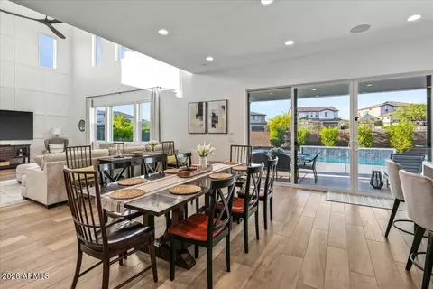Dining - 1812 E Fallen Leaf Ln, Phoenix, AZ 85024 photo 2 of 3