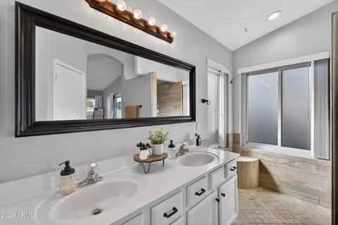 Bath - 1792 E Appaloosa Rd, Gilbert, AZ 85296 photo 1 of 5