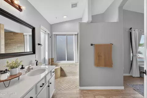Bath - 1792 E Appaloosa Rd, Gilbert, AZ 85296 photo 2 of 5
