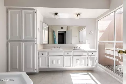 Bath - 1919 E Medlock Dr, Phoenix, AZ 85016 photo 2 of 5