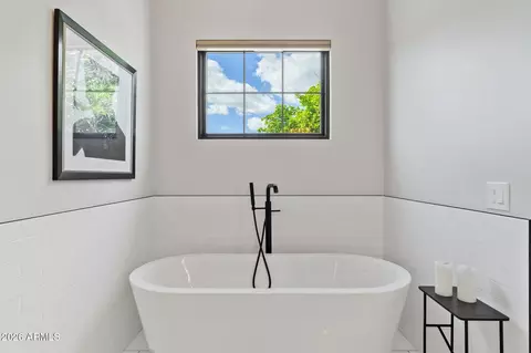 Bath - 4164 E Camelback Rd, Phoenix, AZ 85018 photo 4 of 8