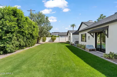 Exterior - 4164 E Camelback Rd, Phoenix, AZ 85018 photo 11 of 12