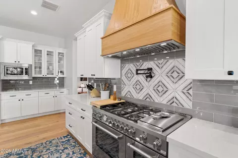 Kitchen - 4164 E Camelback Rd, Phoenix, AZ 85018 photo 5 of 6
