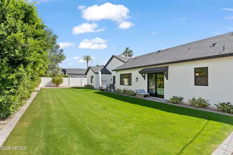 Exterior - 4164 E Camelback Rd, Phoenix, AZ 85018 photo 8 of 12
