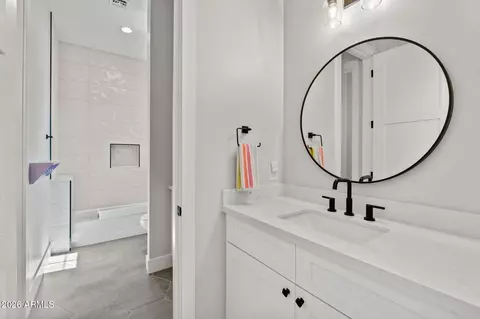 Bath - 4164 E Camelback Rd, Phoenix, AZ 85018 photo 6 of 8