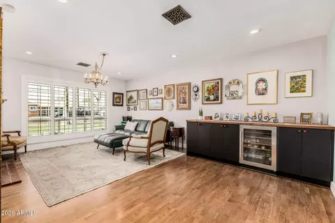 Living - 6811 N 11th Pl, Phoenix, AZ 85014 photo 1 of 4