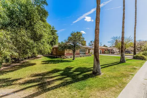 Exterior - 6811 N 11th Pl, Phoenix, AZ 85014 photo 4 of 10