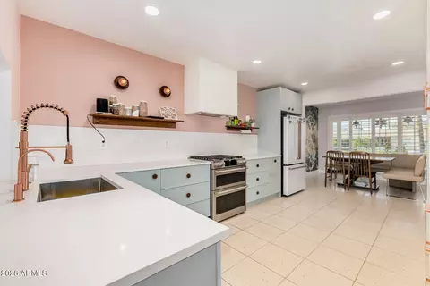 Kitchen - 6811 N 11th Pl, Phoenix, AZ 85014 photo 2 of 6