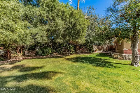 Exterior - 6811 N 11th Pl, Phoenix, AZ 85014 photo 6 of 10
