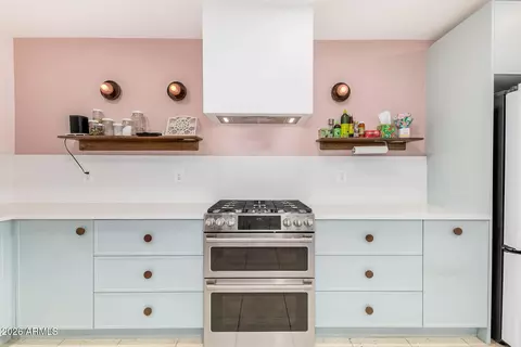 Kitchen - 6811 N 11th Pl, Phoenix, AZ 85014 photo 1 of 6