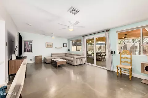 Living - 6811 N 11th Pl, Phoenix, AZ 85014 photo 4 of 4