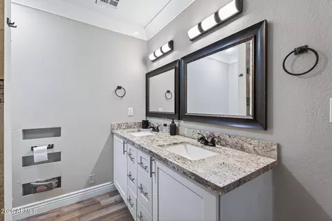 Bath - 3710 E Arbor Cir, Mesa, AZ 85206 photo 3 of 6