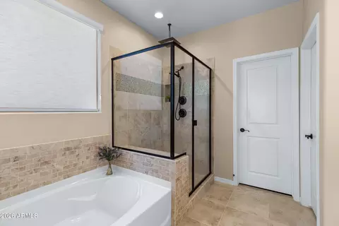 Bath - 2327 E Harwell Rd, Phoenix, AZ 85042 photo 4 of 5