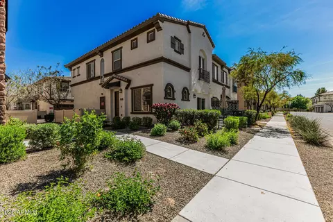 2736 S Cavalier Dr #101, Gilbert, AZ 85295