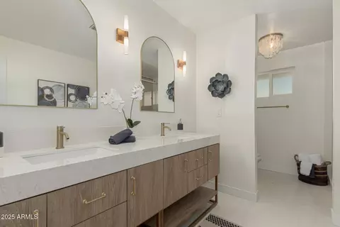 Bath - 6048 E Hobart St, Mesa, AZ 85205 photo 3 of 3