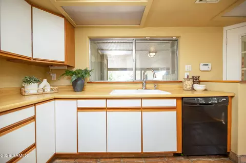 Kitchen - 1636 E Pinchot Ave, Phoenix, AZ 85016 photo 3 of 3