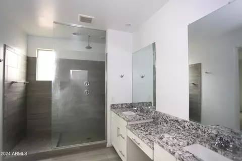 Bath - 9225 W Willow Bend Ln, Phoenix, AZ 85037 photo 2 of 2