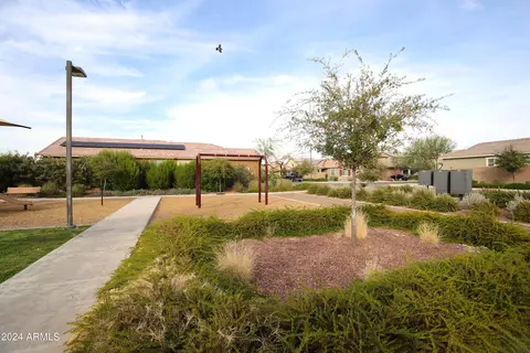 Exterior - 9225 W Willow Bend Ln, Phoenix, AZ 85037 photo 7 of 9