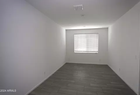 Living - 9225 W Willow Bend Ln, Phoenix, AZ 85037 photo 1 of 2
