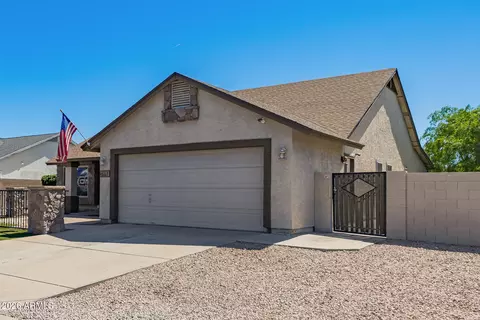 Exterior - 637 W Wagner Ct, Gilbert, AZ 85233 photo 4 of 10