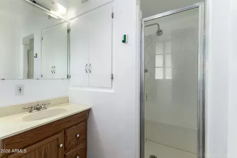 Bath - 4323 E Hubbell St, Phoenix, AZ 85008 photo 1 of 2