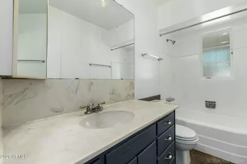 Bath - 4323 E Hubbell St, Phoenix, AZ 85008 photo 2 of 2