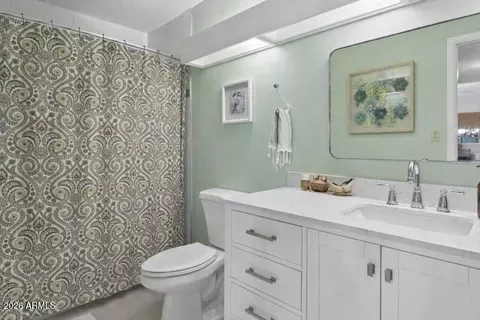 Bath - 1030 E Bethany Home Rd #6, Phoenix, AZ 85014 photo 2 of 2