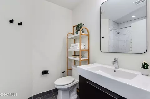 Bath - 3715 E Glenrosa Ave, Phoenix, AZ 85018 photo 1 of 4