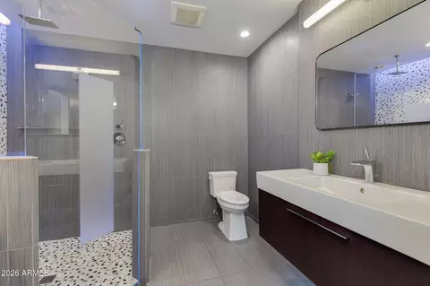 Bath - 3715 E Glenrosa Ave, Phoenix, AZ 85018 photo 4 of 4