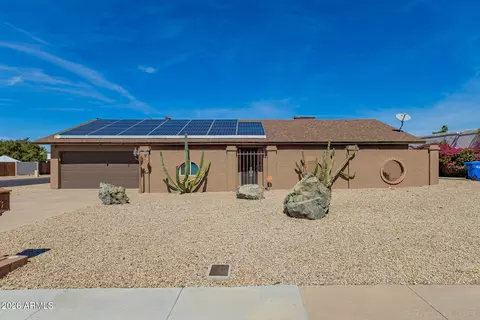 Exterior - 2902 E Claire Dr, Phoenix, AZ 85032 photo 2 of 11