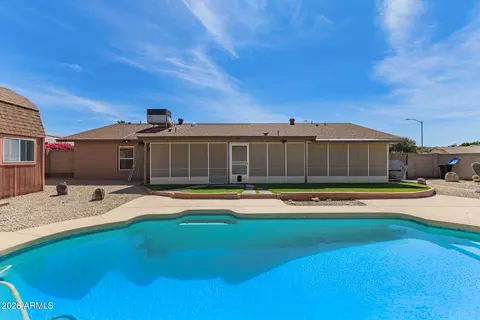 Exterior - 2902 E Claire Dr, Phoenix, AZ 85032 photo 8 of 11