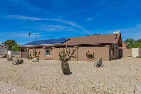 Exterior - 2902 E Claire Dr, Phoenix, AZ 85032 photo 4 of 11