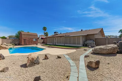 Exterior - 2902 E Claire Dr, Phoenix, AZ 85032 photo 7 of 11