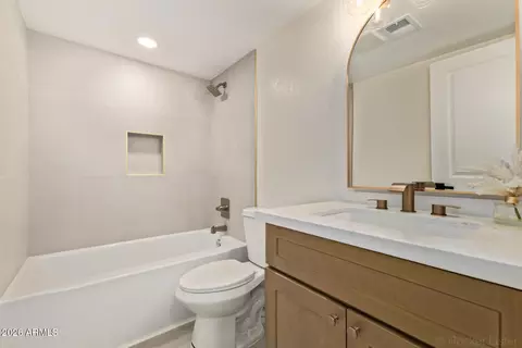 Bath - 3130 W Sandra Ter, Phoenix, AZ 85053 photo 3 of 3