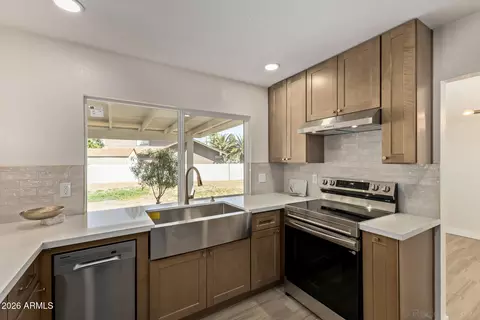 Kitchen - 3130 W Sandra Ter, Phoenix, AZ 85053 photo 3 of 3