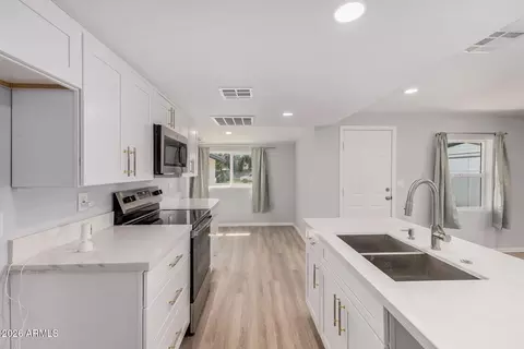 Entry Way - 3020 E Virginia Ave, Phoenix, AZ 85008 photo 1 of 1