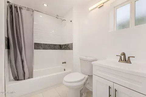 Bath - 3020 E Virginia Ave, Phoenix, AZ 85008 photo 2 of 3