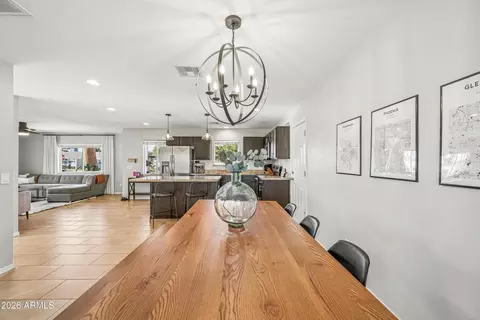 Dining - 2327 E Weldon Ave, Phoenix, AZ 85016 photo 2 of 3