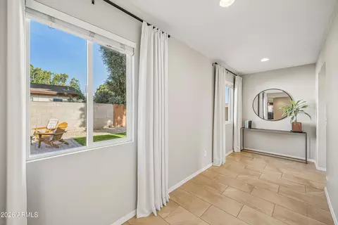 Entry Way - 2327 E Weldon Ave, Phoenix, AZ 85016 photo 2 of 6