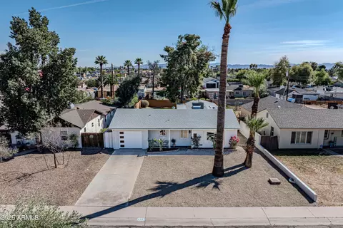 View/Area - 2327 E Weldon Ave, Phoenix, AZ 85016 photo 1 of 2