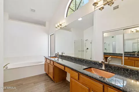 Bath - 842 E Stacey Ln, Tempe, AZ 85284 photo 2 of 7