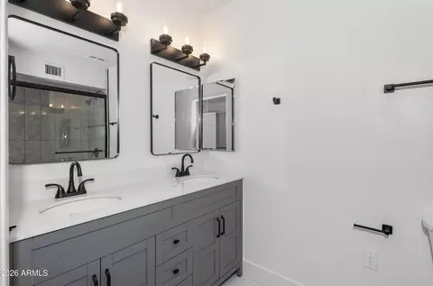 Bath - 853 E Fairfield St, Mesa, AZ 85203 photo 1 of 5