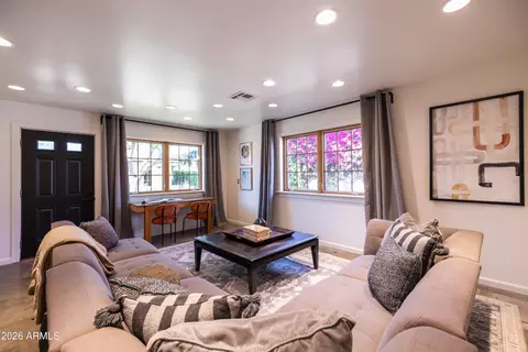 Living - 538 W Holly St, Phoenix, AZ 85003 photo 4 of 7