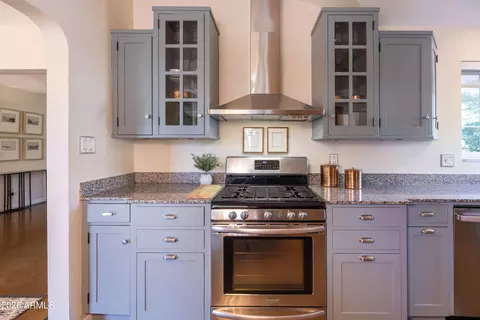 Kitchen - 538 W Holly St, Phoenix, AZ 85003 photo 4 of 7
